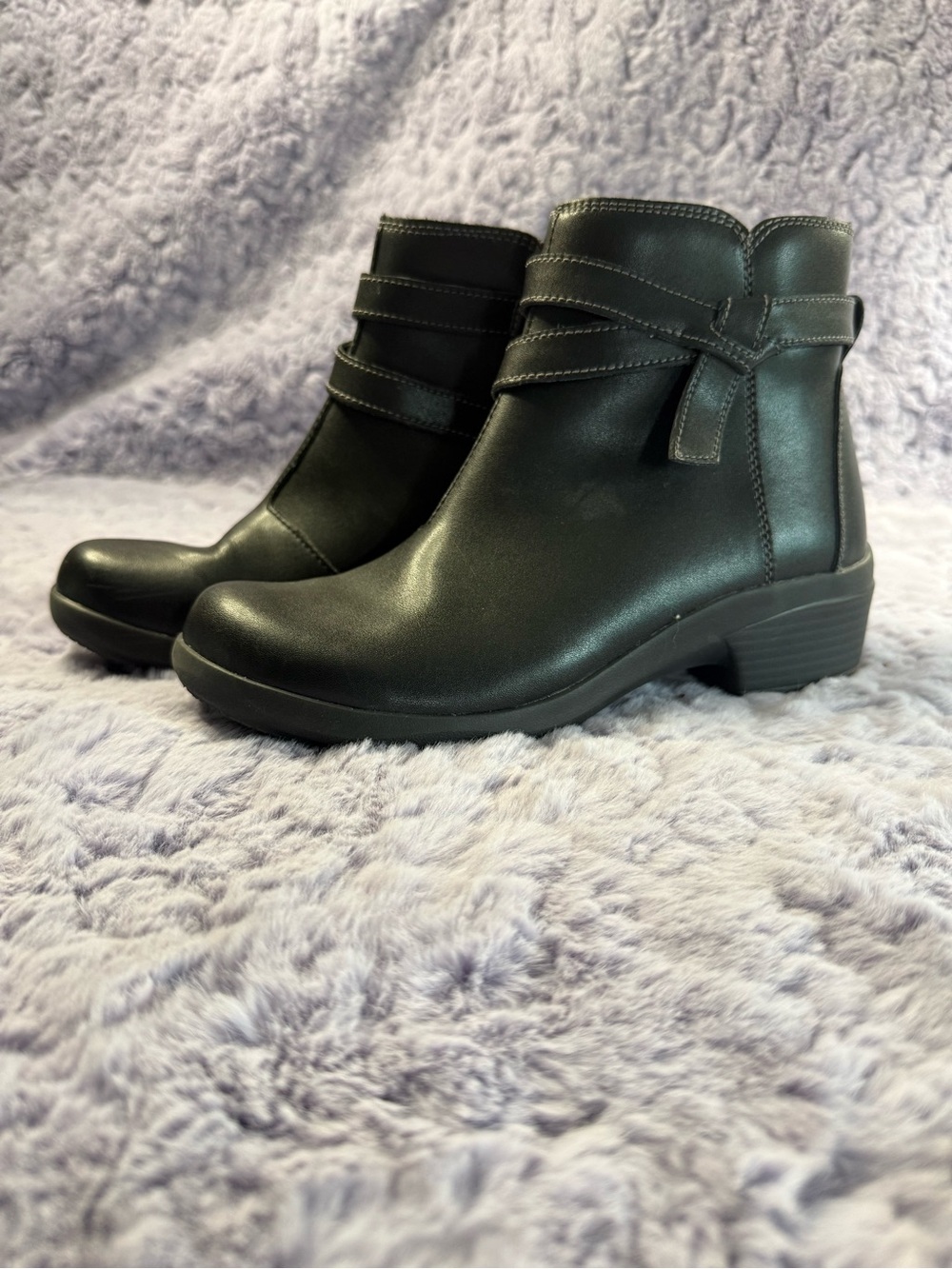 Clarks | Black Leather Ankle Booties  | 8.5